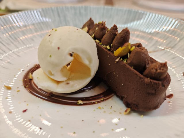 Dueto πικρΗς σοκολΑτας